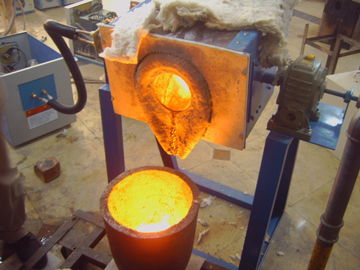 24 godziny Nieprzerwana praca Piec indukcyjny do topienia żelaza / stali Sprzęt do obróbki cieplnej, 340V-430V