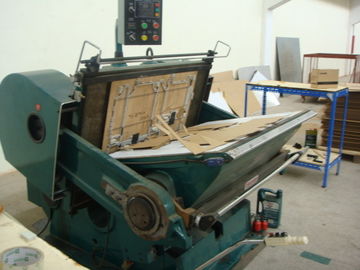 Tektura falista Instrukcja płaskim bigowania i wykrawania maszyny 5.5kW / 7.5kW